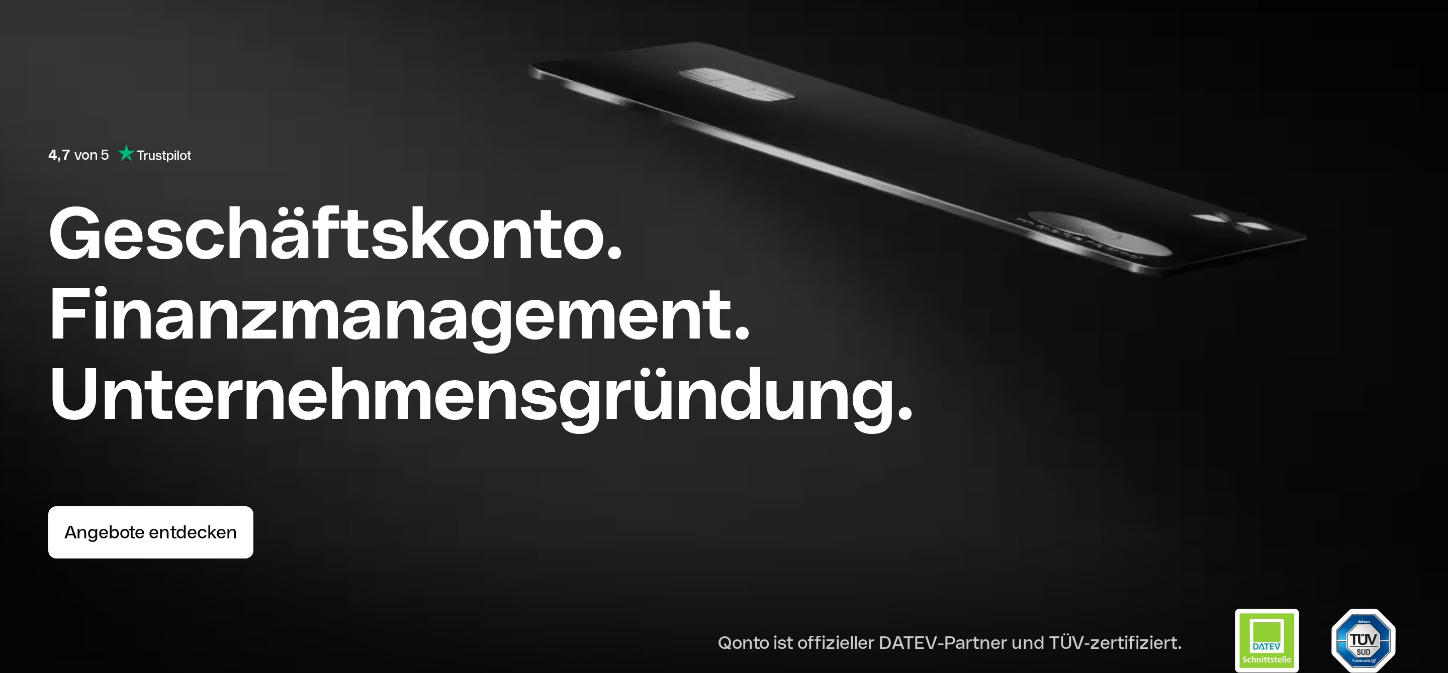 Qonto Geschäftskonto: Karte und Logo auf dunklem Hintergrund